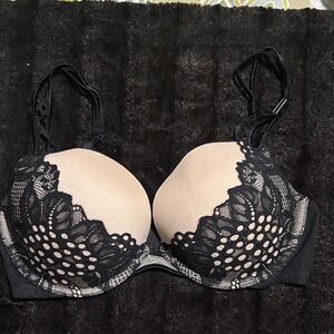 Victoria's Secret Black and Cream Lace Bra